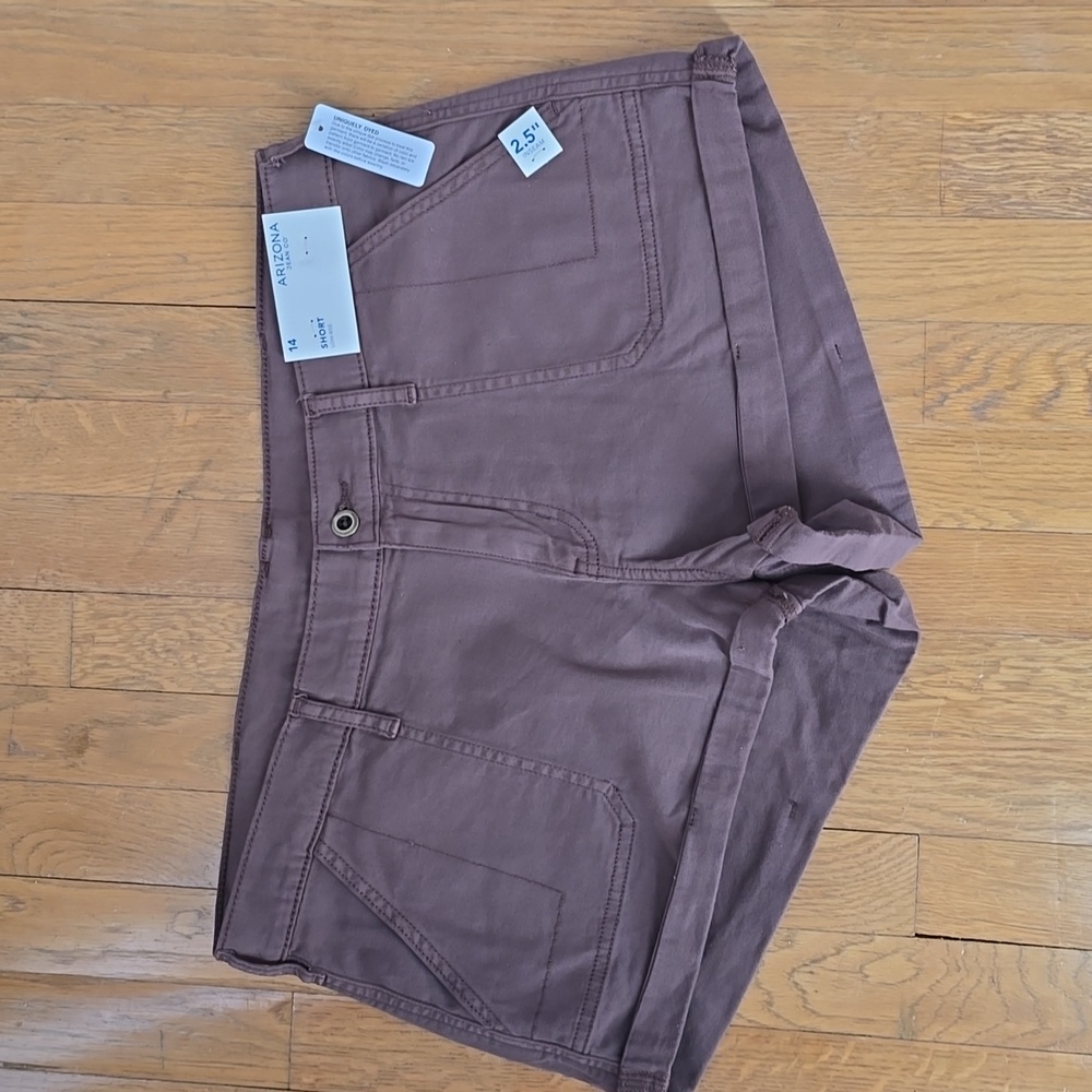 ARIZONA JEAN CO BRAND WOMEN'S JUNIOR PLUS SIZE BROWN LOW-RISE SHORTS SIZE 14